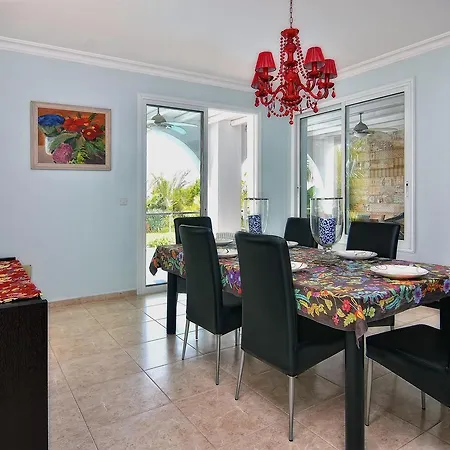 Riviera Beach 17 فيلة