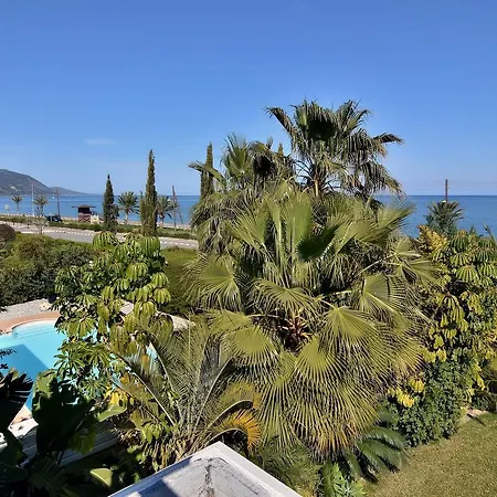 Riviera Beach 17 * Polis